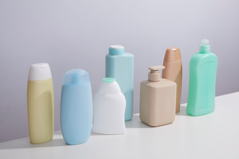 كيف تختارين الشامبو المناسب لنوع شعرك؟ دليل شامل لشعر صحي ولامع وجذاب